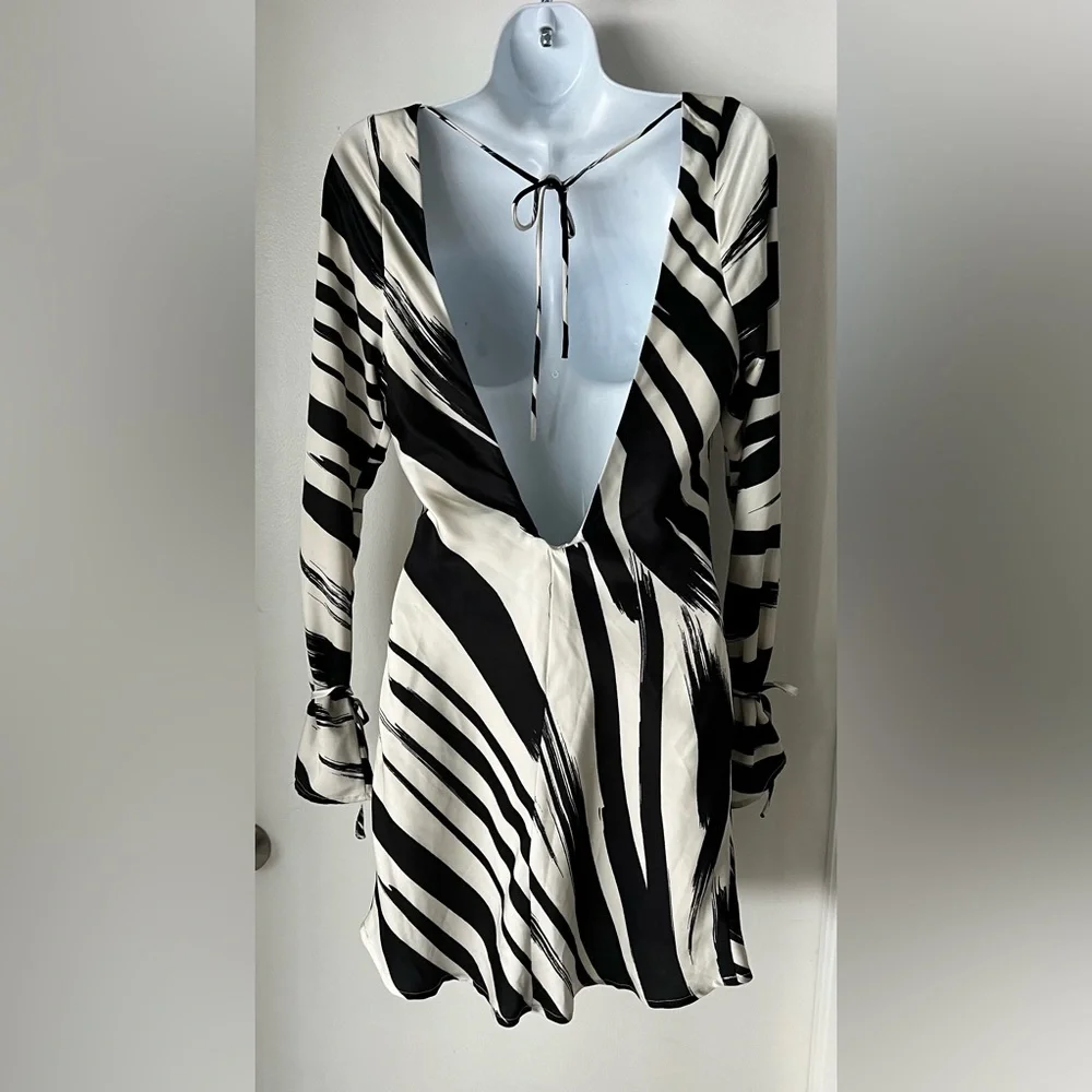 Meshki Marta Open Back Satin Mini Dress M - Picture 4 of 4